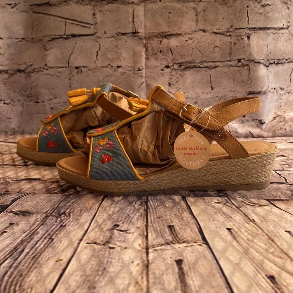 Brand new girls tassel embroidered wedge sandals